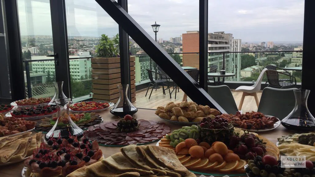 Шведский стол в Hotel Grand View in Tbilisi