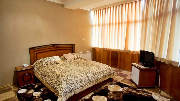 Hotel Iceberg - Hotel in Tbilisi, Georgia on river mtkvari