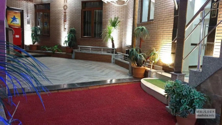 Внутренний двор Hotel Iliko Батуми