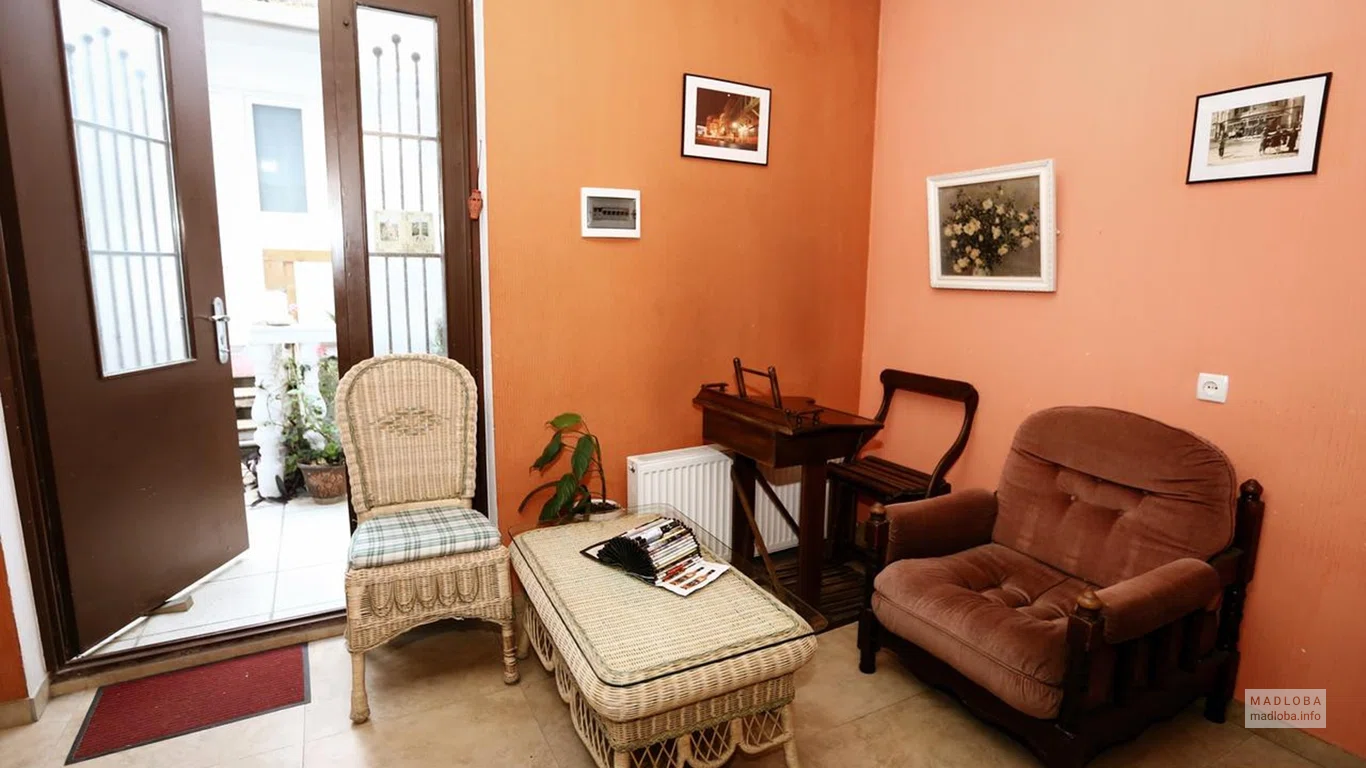 Фойе в Hotel Isaka