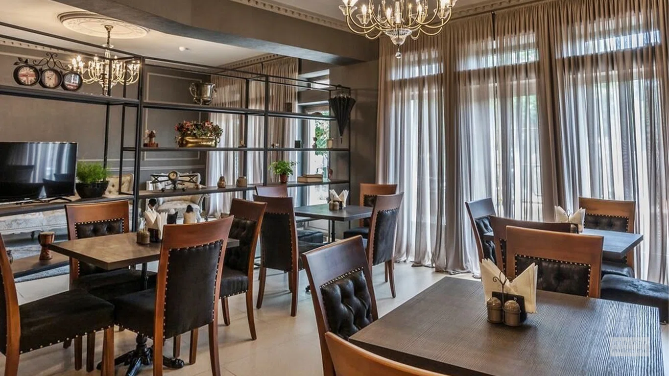 Столы для гостей в Hotel Piazza