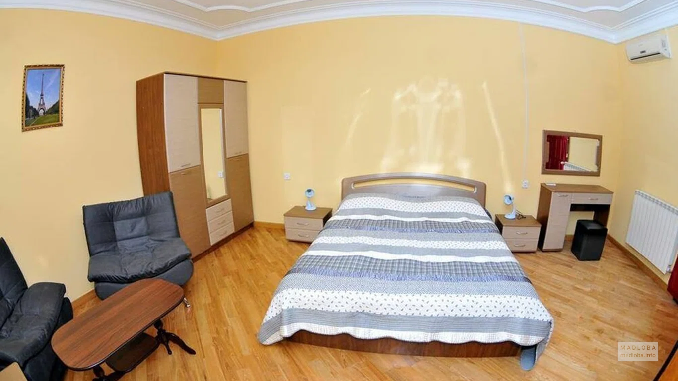 Кровать в номере отеля Relax