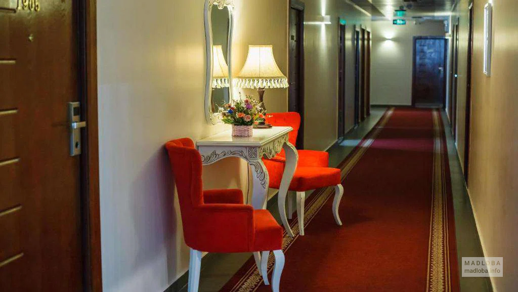 Коридор в Hotel 19