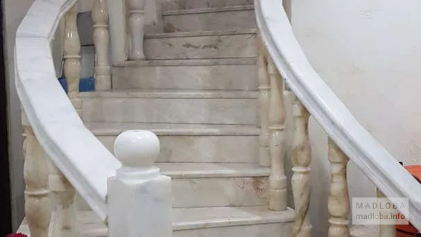 Лестница в Hotel Cattalea