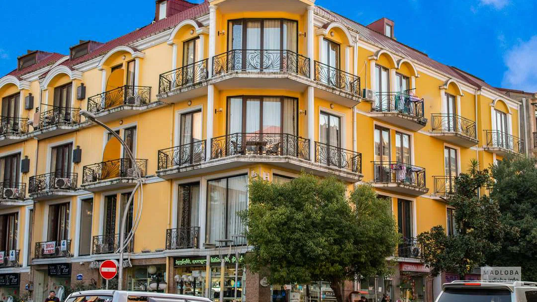 "Eiffel Hotel"