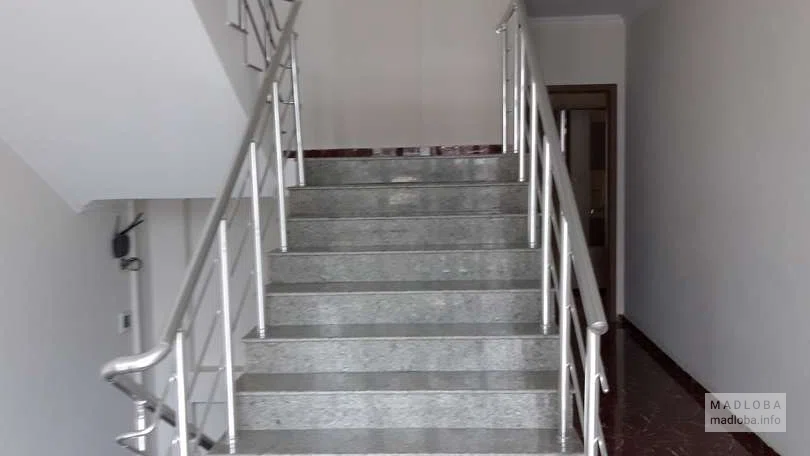 Лестница в Hotel Garanti