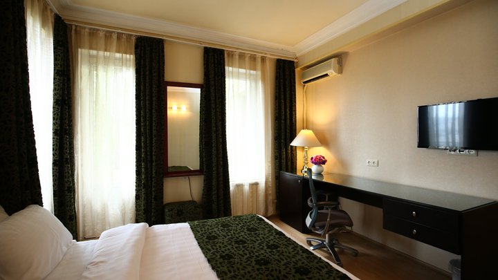 Iliani Hotel