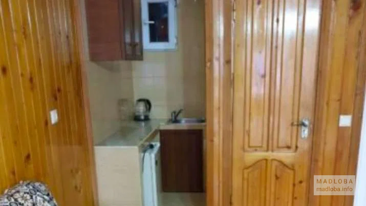 Интерьер кухни в отеле Iliko