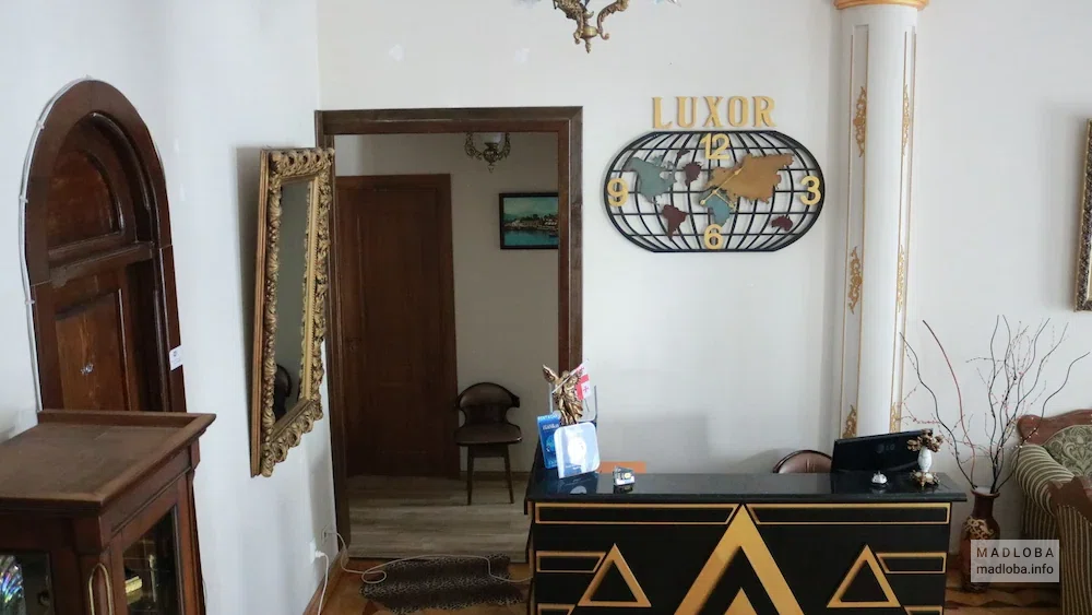 Ресепшен в отеле Луксор