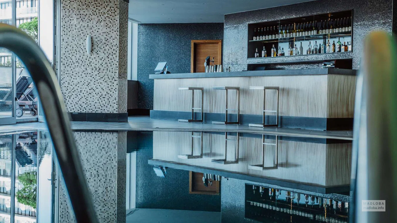 Барная стойка в отеле Radisson Blu Batumi