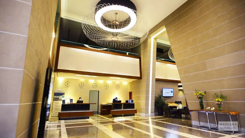 Фойе в отеле Radisson Blu Batumi