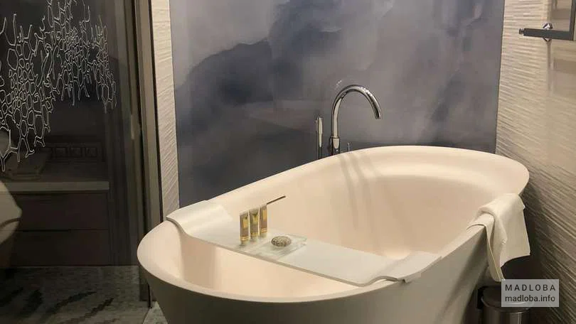 Ванная комната в отеле Radisson Blu Batumi