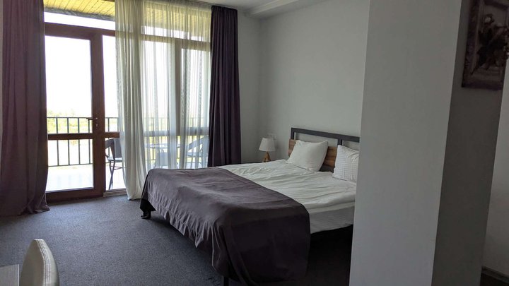 Hotel & Wine Cellar ARGE in Ruispiri