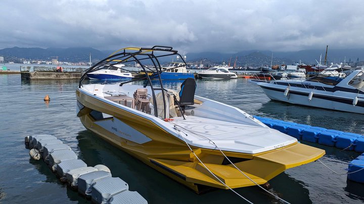 Моторная лодка "Hurricane"