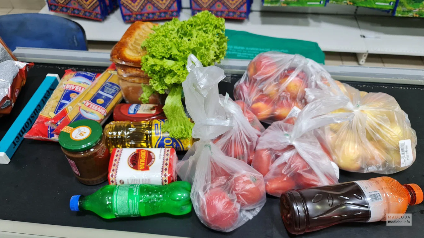 Продуктовый гипермаркет "Carrefour" в ТЦ "Black Sea Mall"