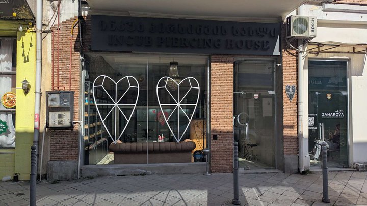 INCUB piercing house