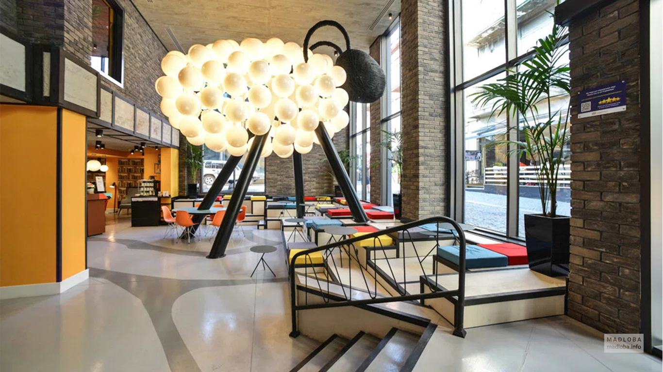 Элемент декора отеля Ibis Styles Tbilisi Center
