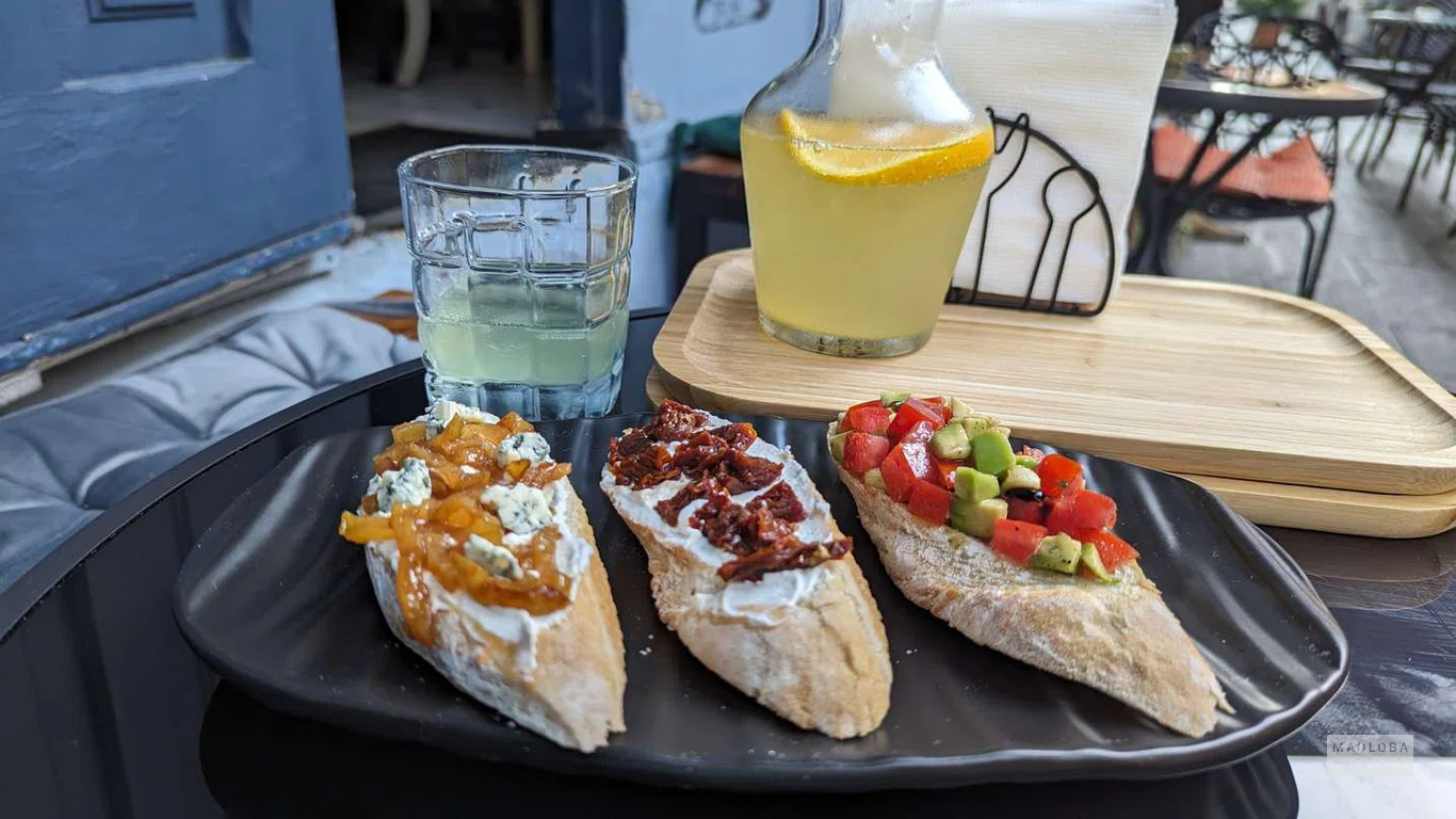 Легкий перекус  в Institute Book cafe & bar