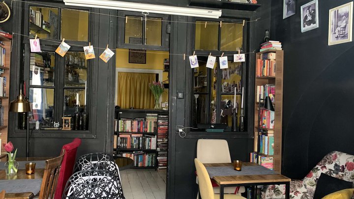 Institute Book Cafe & Bar