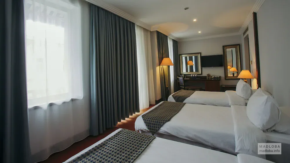 Трёхместный номер в Intourist Palace Hotel
