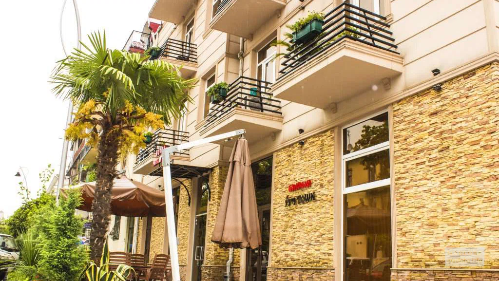 Iris Hotel