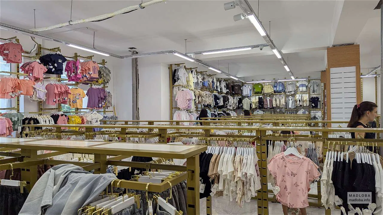 Детская одежда в магазине Istanbul Mall в Батуми