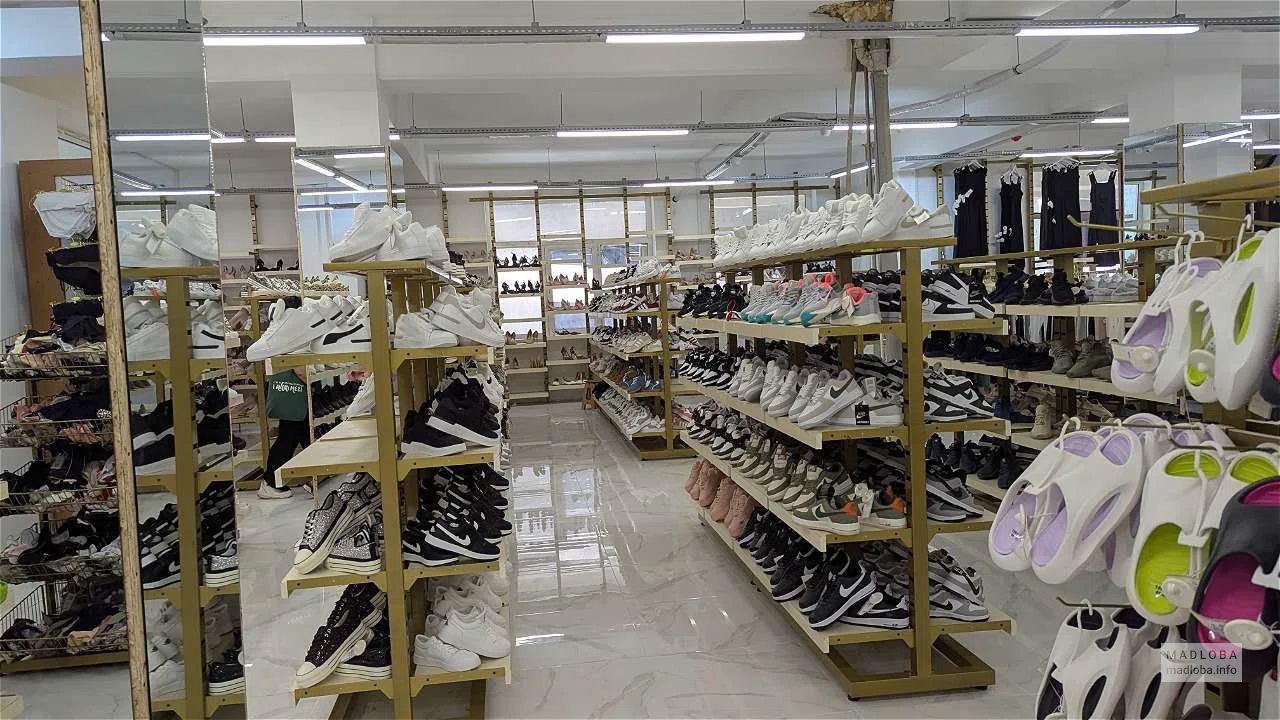Обувь в магазине Istanbul Mall в Батуми