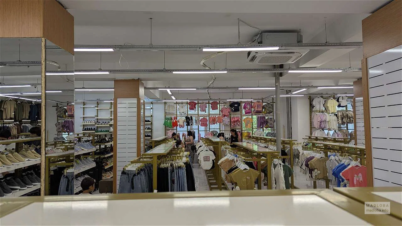 Istanbul Mall Батуми — мужская и женская одежда, детские товары, обувь и аксессуары
