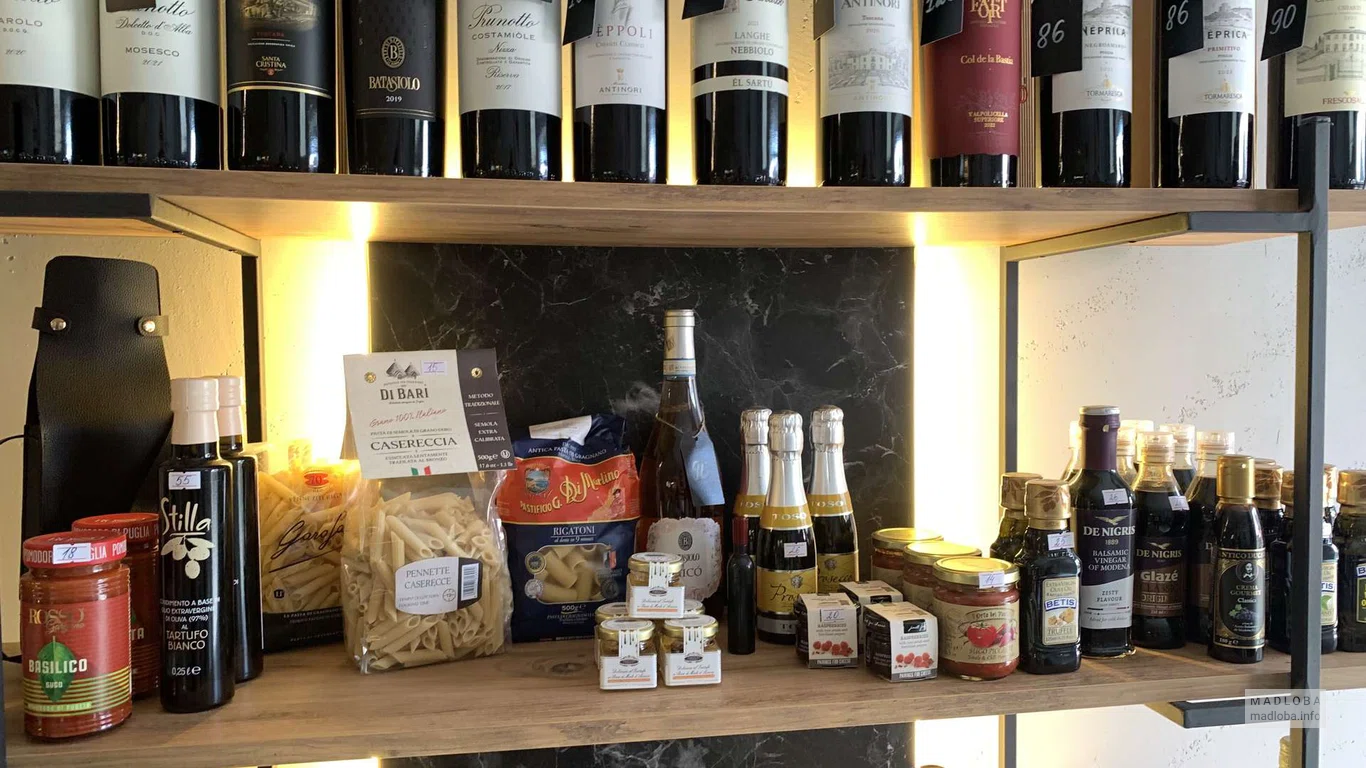 Итальянские продукты в кафе Italian Taste