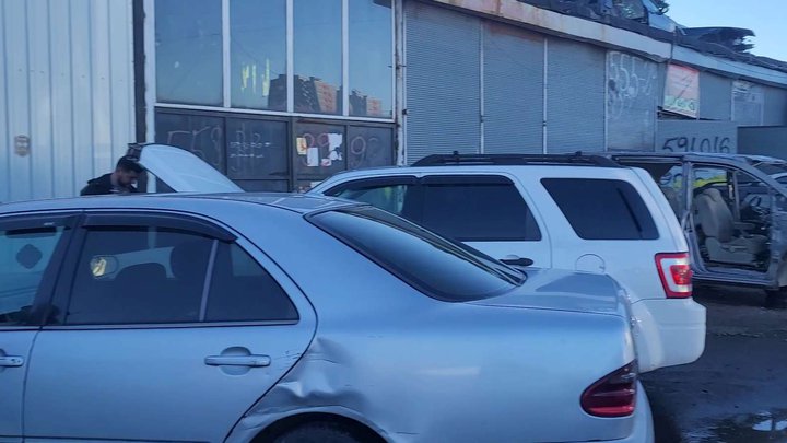 Ivan Service Station (Georgiy Antsukhelidze St. 131)