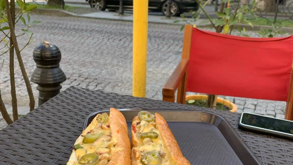 Izzy Chizzy (food delivery)