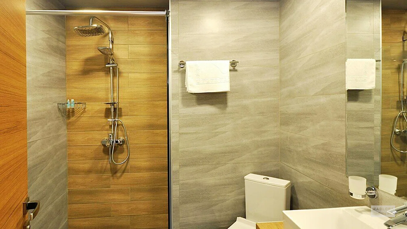 Санузел в номере Jazz Hotel