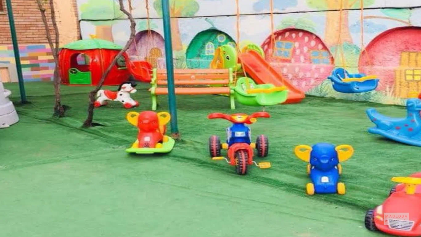 Велосипеды и качалки садика Junior