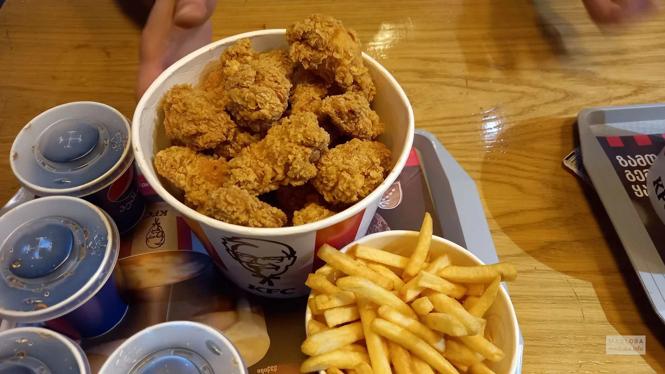 Бургеры в фастфуде "KFC"