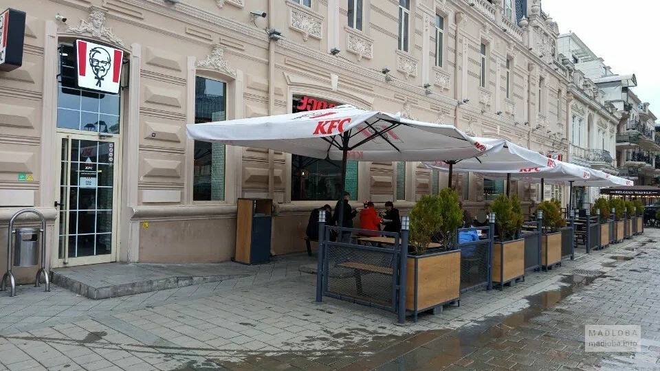 KFC – ресторан быстрого питания на улице Мемеда Абашидзе в Батуми