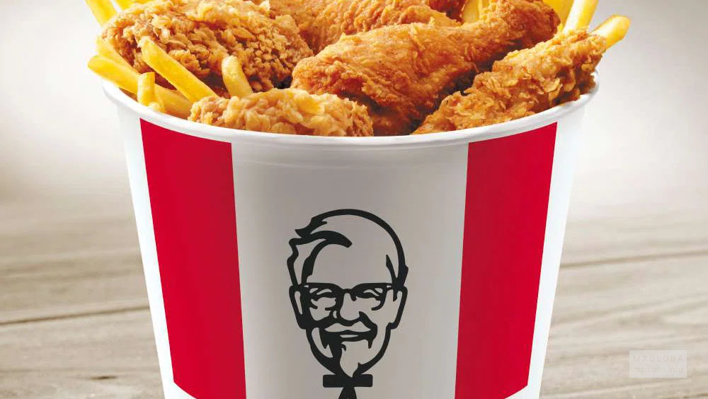 Ресторан быстрого питания KFC (ул. Купрадзе 72/27) в Тбилиси.