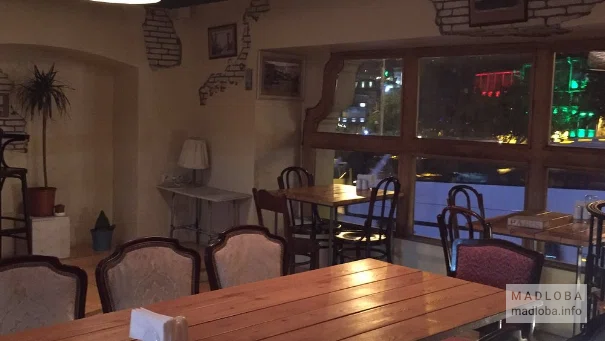 Интерьер кафе KP Tavern