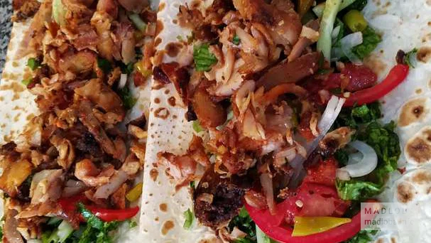 Мясо с овощами в лаваше