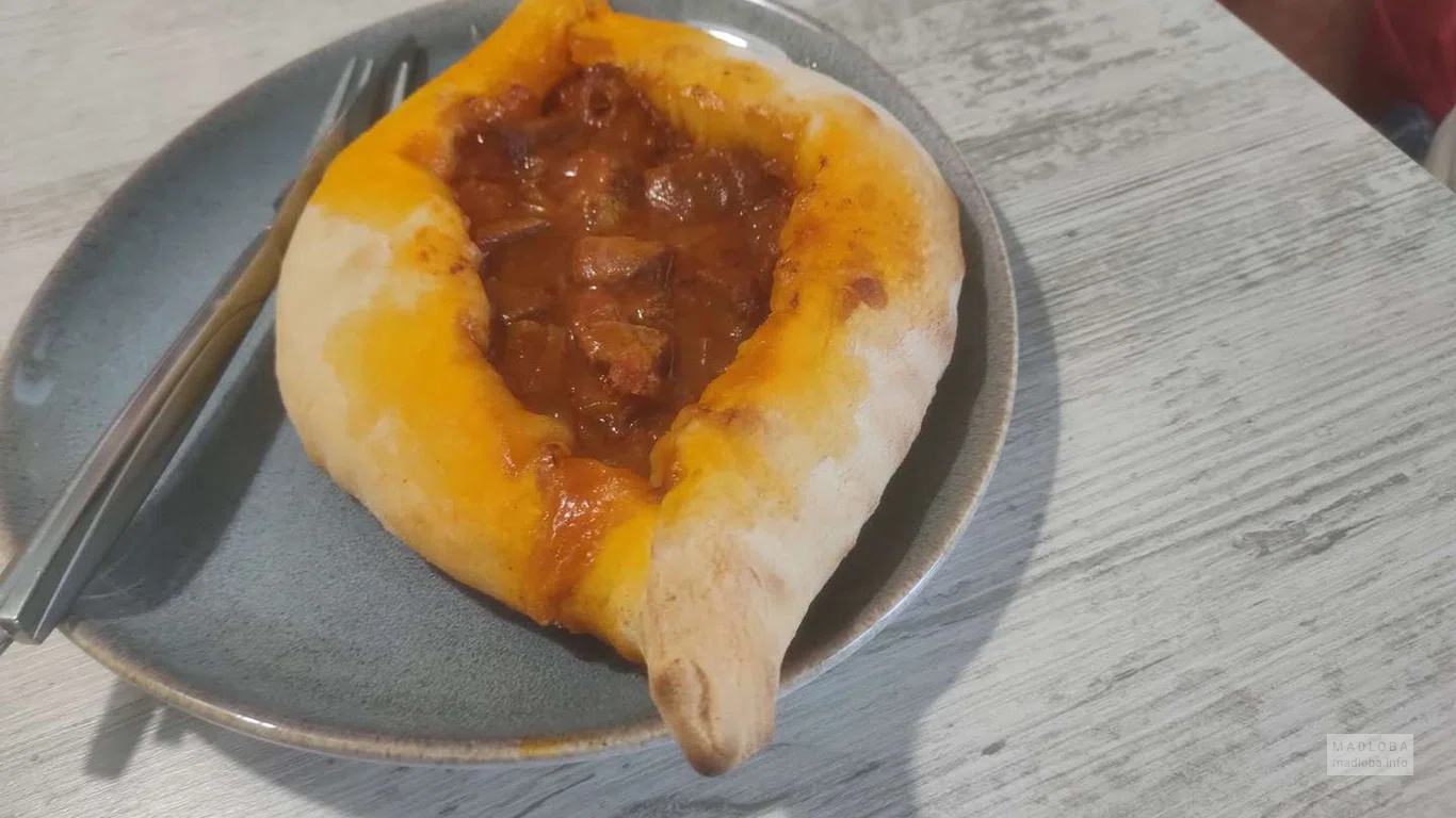 Хачапури в меню кафе Чвенебуреби