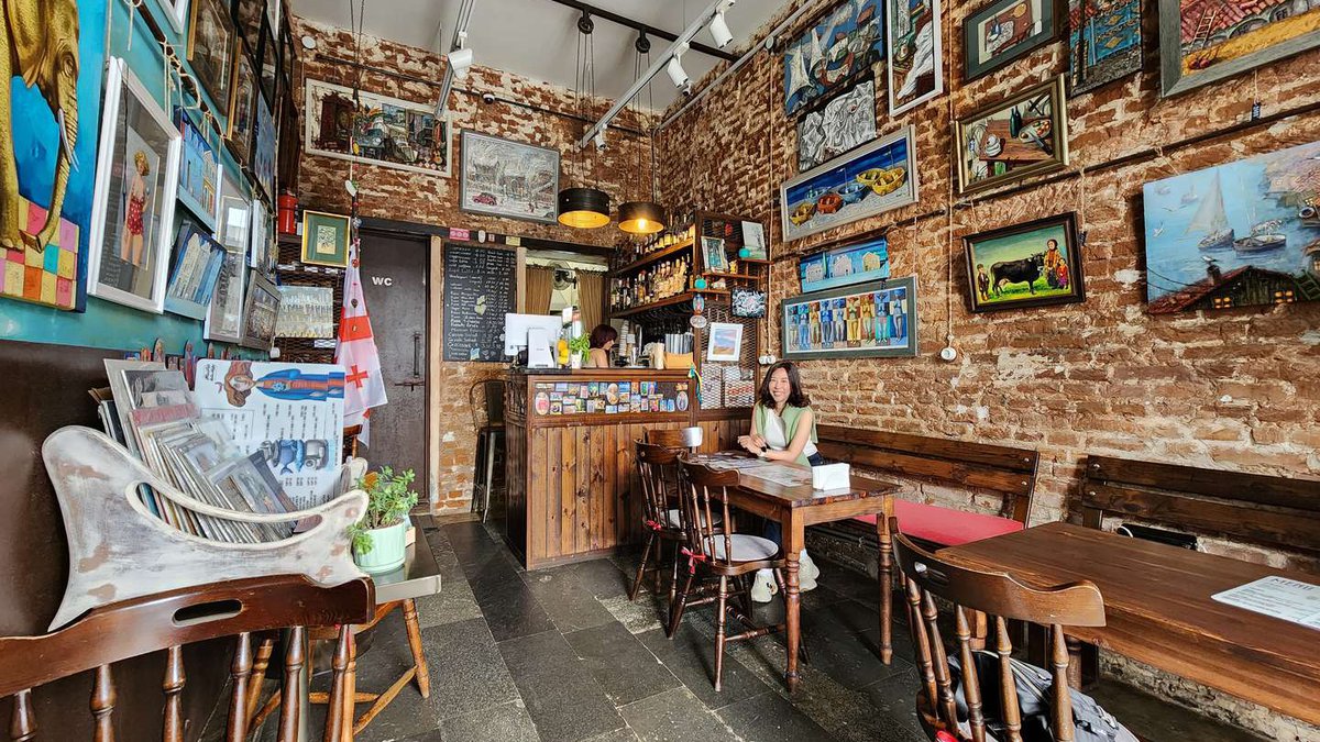 🎭 What makes MiniArt Cafe&Gallery unique?