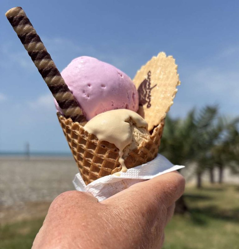 🍦 Ice Cream Cafe Batumi 2025: 8 Places to Try the Best Ice Cream by the Sea