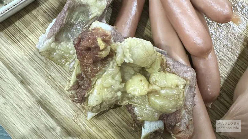 Мясо с сосисками из печи