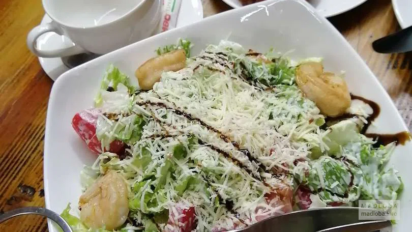 Салат с креветками