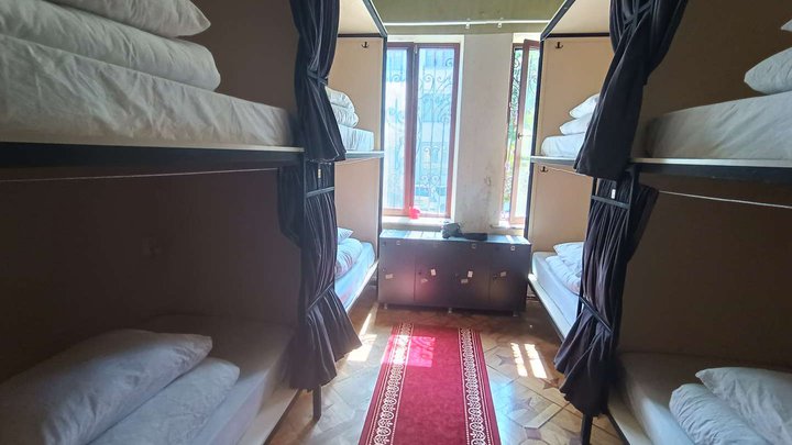 Karvi Hostel & Suites