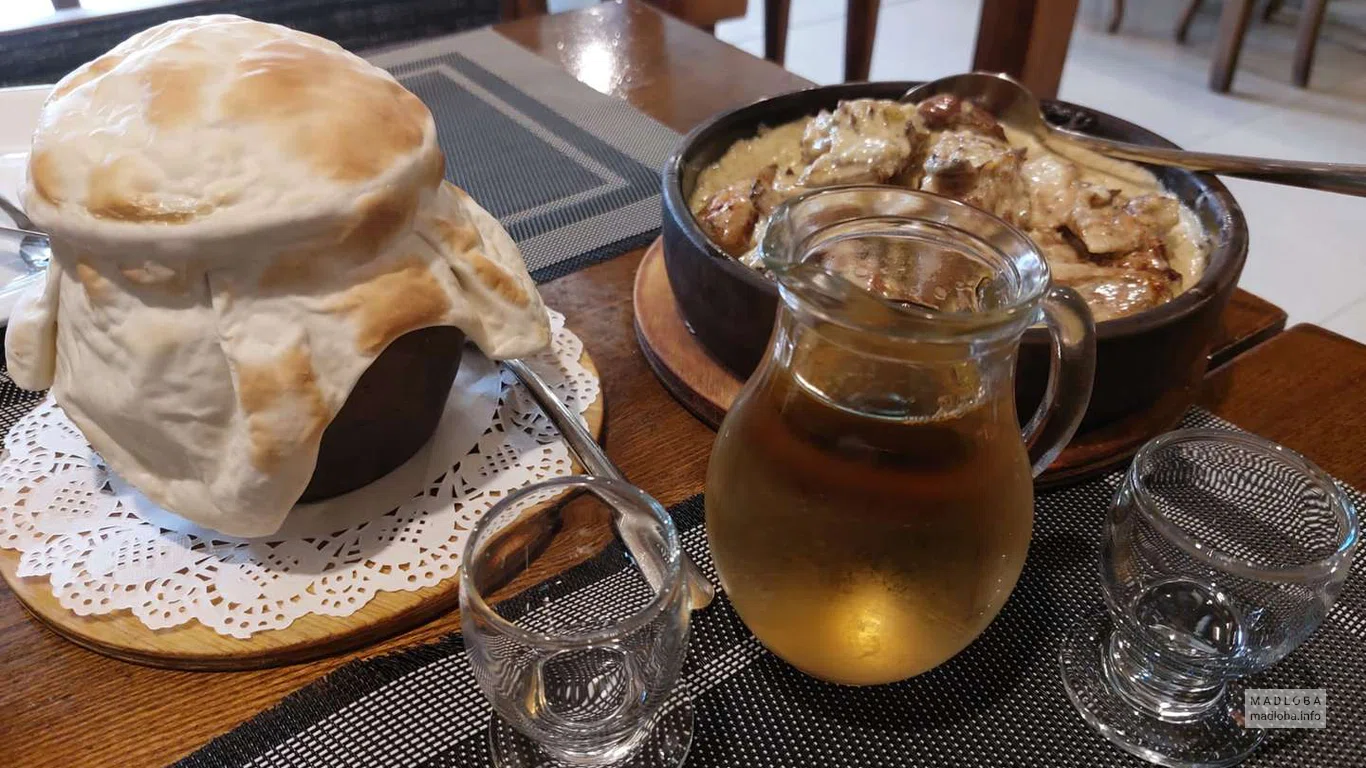 Подача грузинских блюд