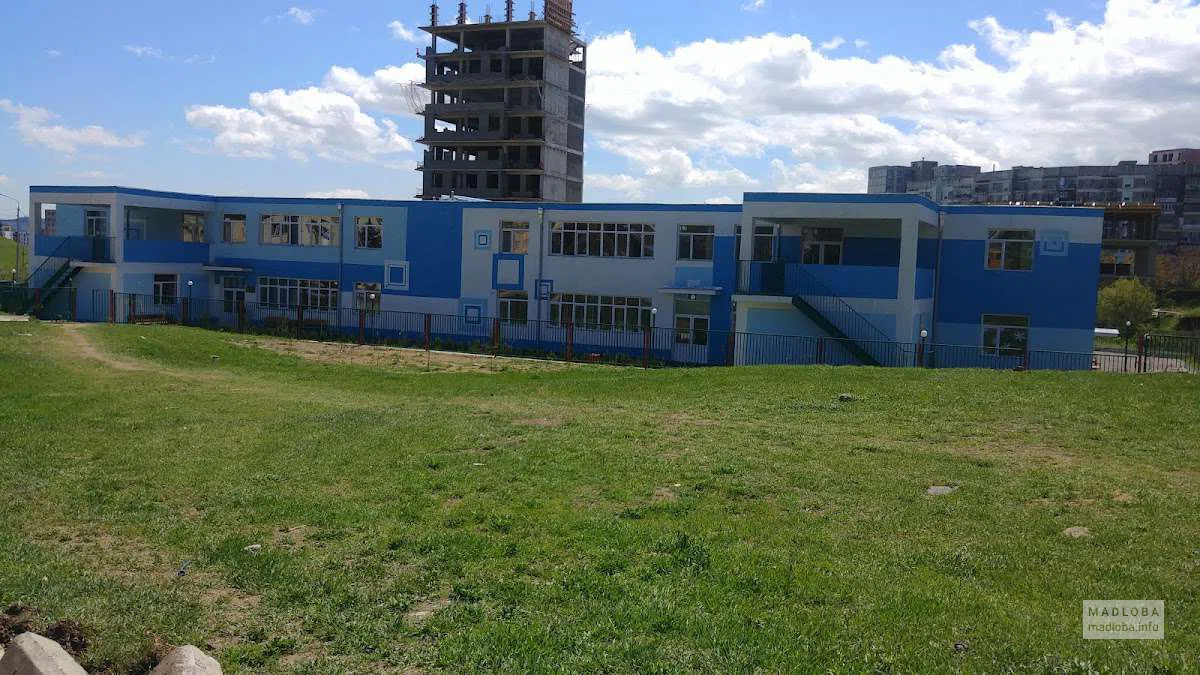 здание частного детского сада "Khutkunchula" в Тбилиси