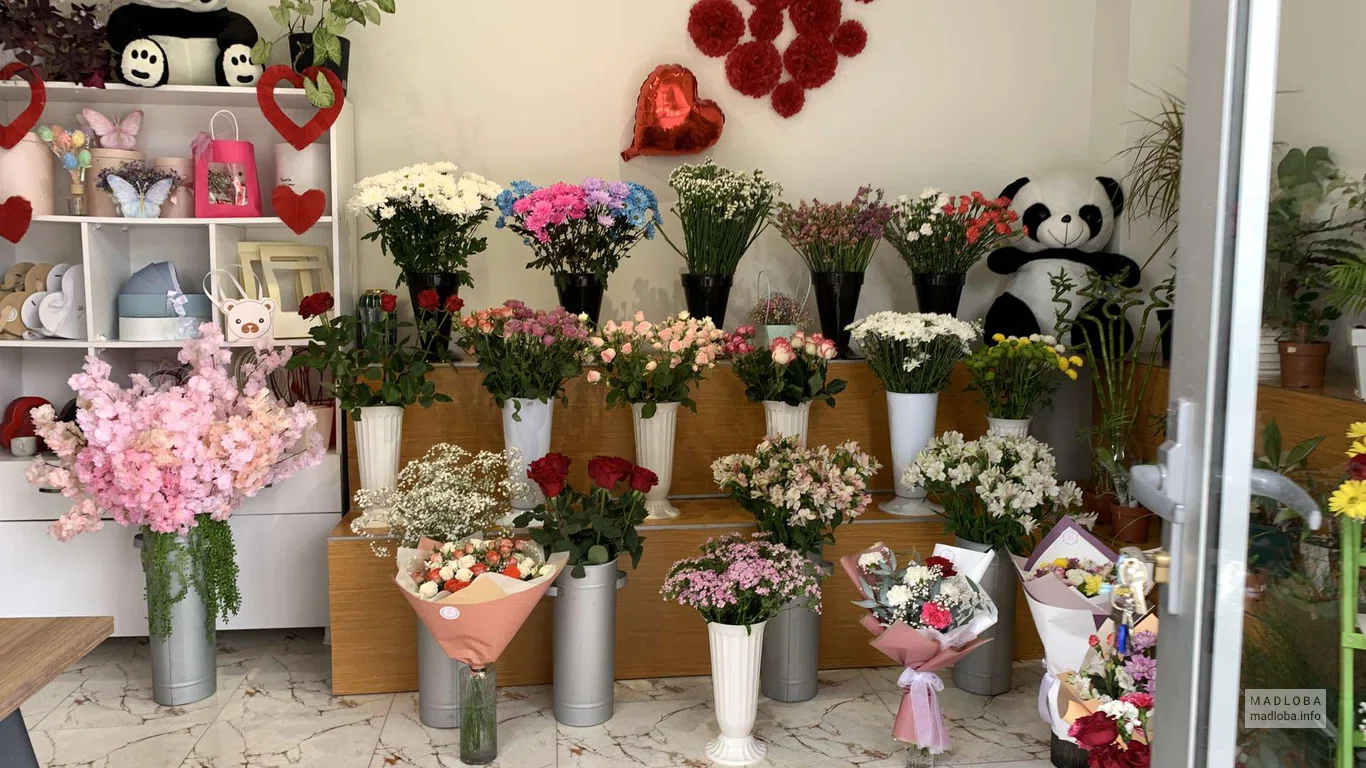 💐 Kiki’s Flowers Corner в Батуми — свежие цветы, оформление праздников, доставка букетов