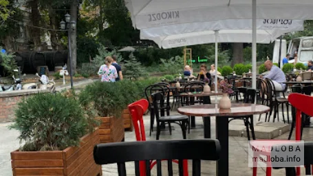 Летняя терраса в баре Кикодзе