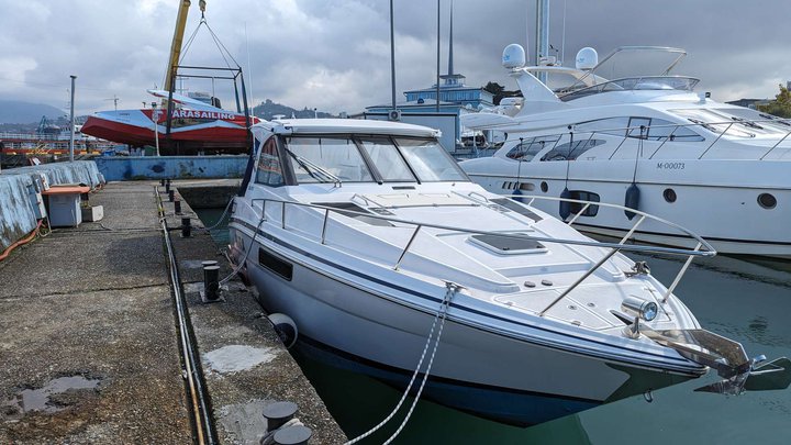 Yacht "Kira"