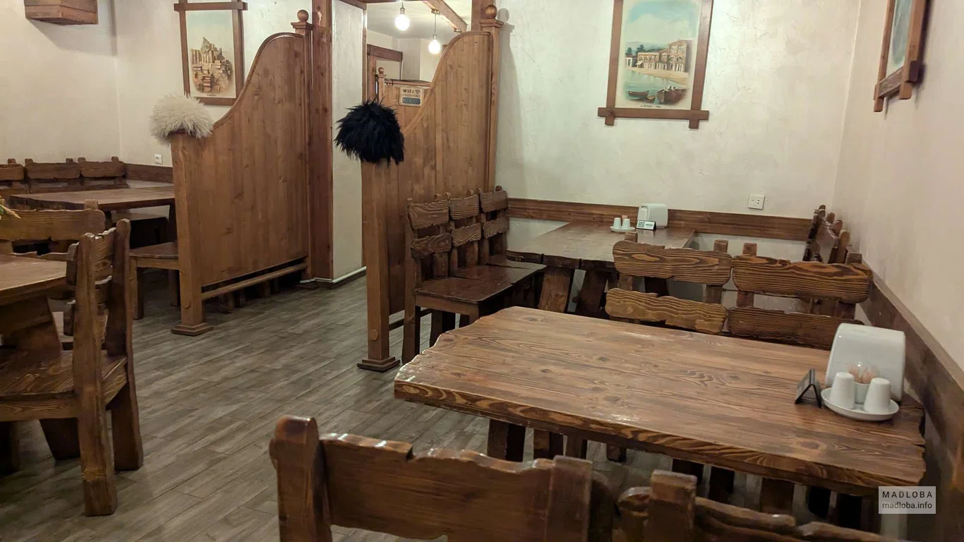 Посадочные места в уютном ресторане Кизики